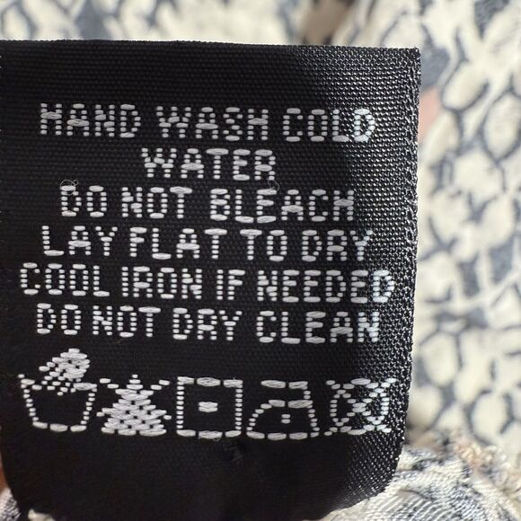 Velvet Heart Button-Up Blouse Beige & Gray Snake Print Women’s Size 2X - Picture 10 of 11